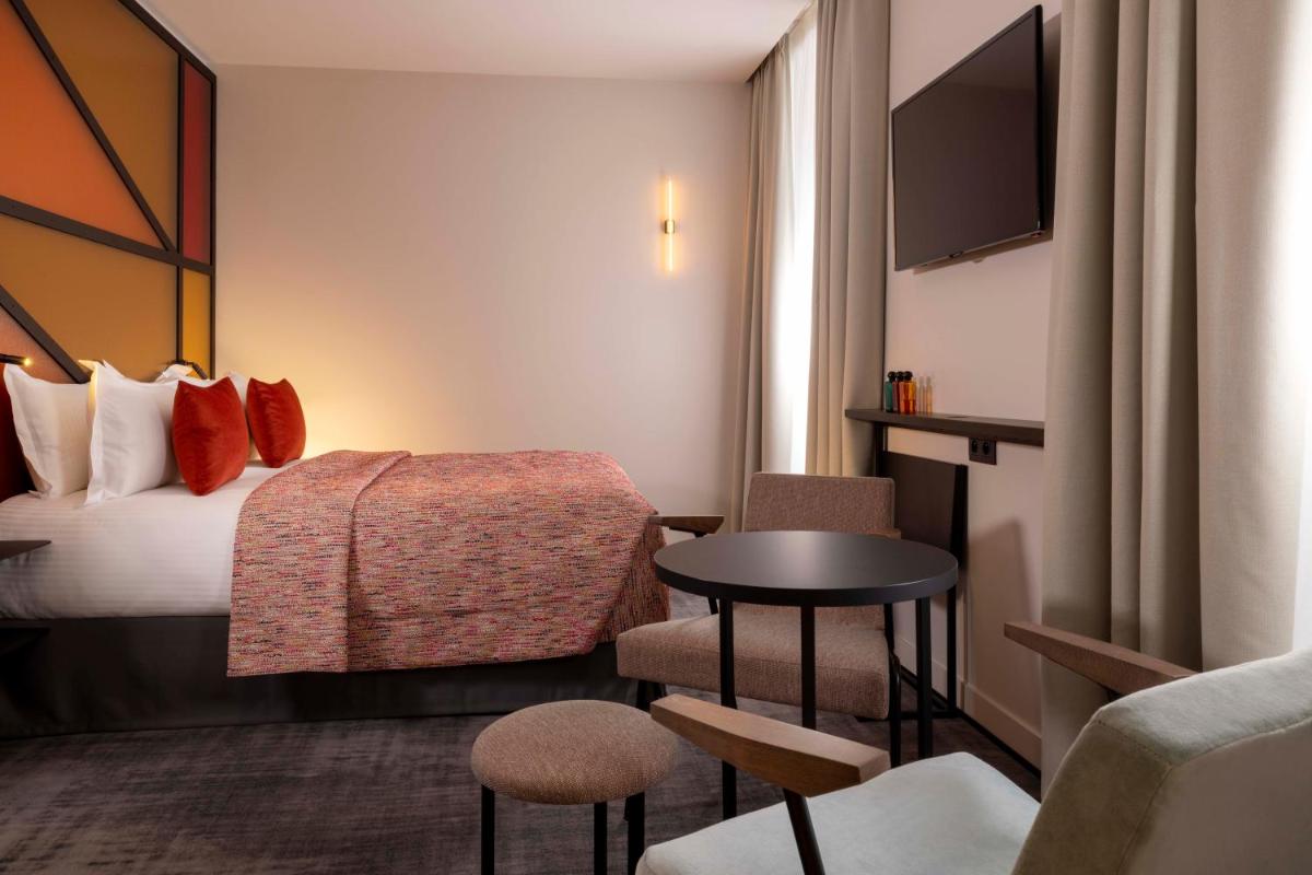 Un ou plusieurs lits dans un hébergement de l'établissement Le 12 Hôtel