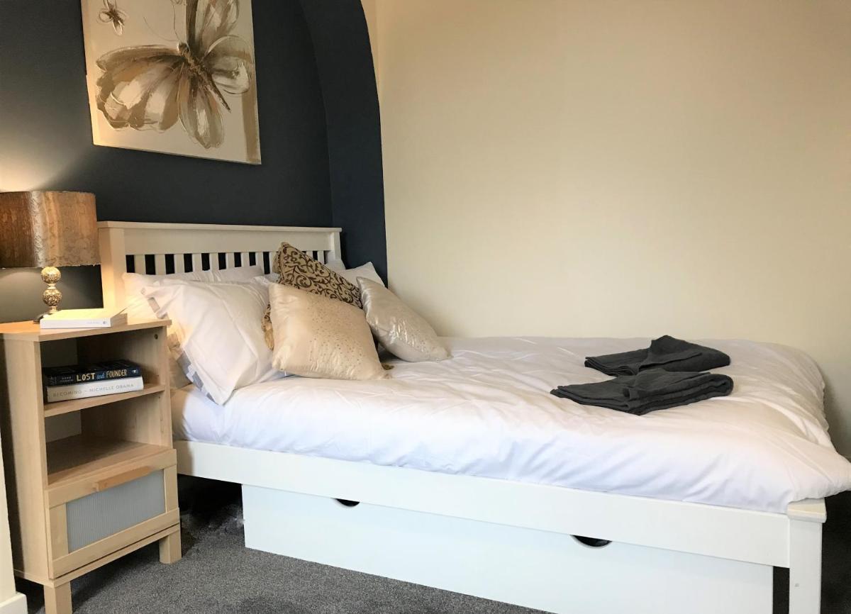 Welcoming spacious 2-bedroom house in St Helens - Housity