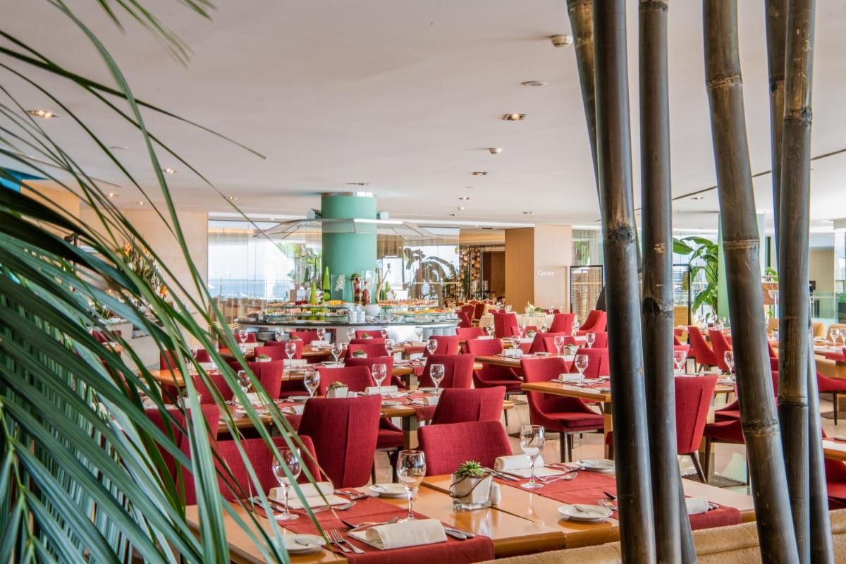 Um restaurante ou outro lugar para comer em Hotel Cascais Miragem Health & Spa