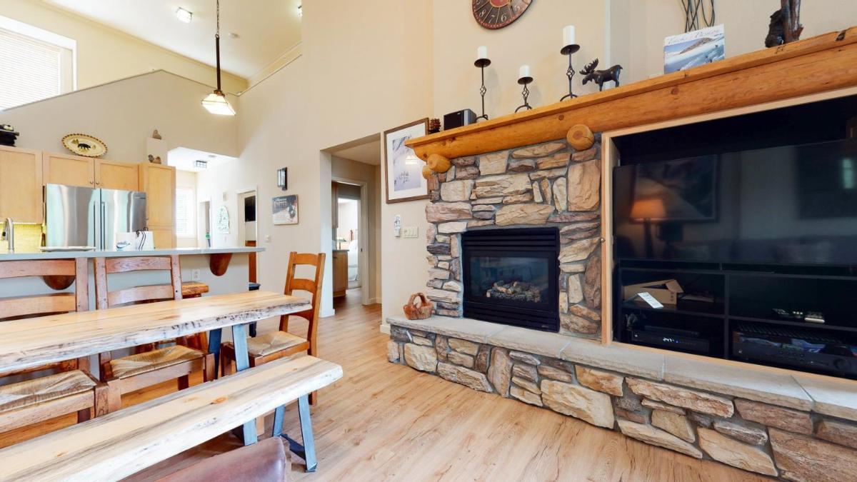 Mammoth Green #214 condo - Housity