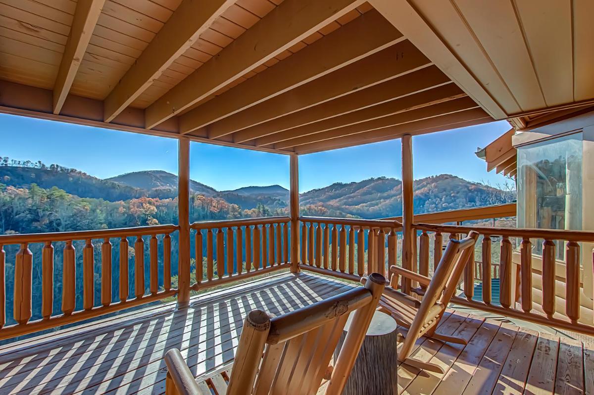 Majestic Luxury 3bed/3.5 Bath with Spectacular Views in Wears Valley! - Housity