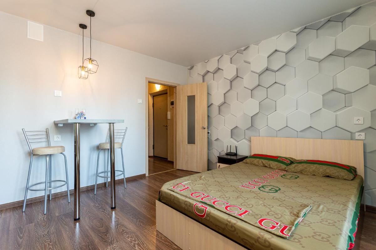 Apartment on Bratyev Kashirinykh - Housity