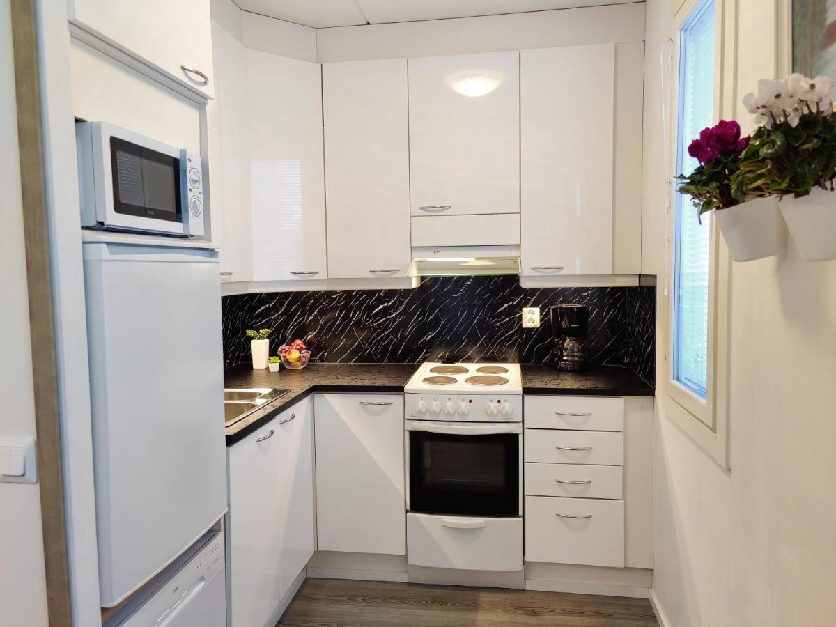 Studio omalla terassilla - Housity