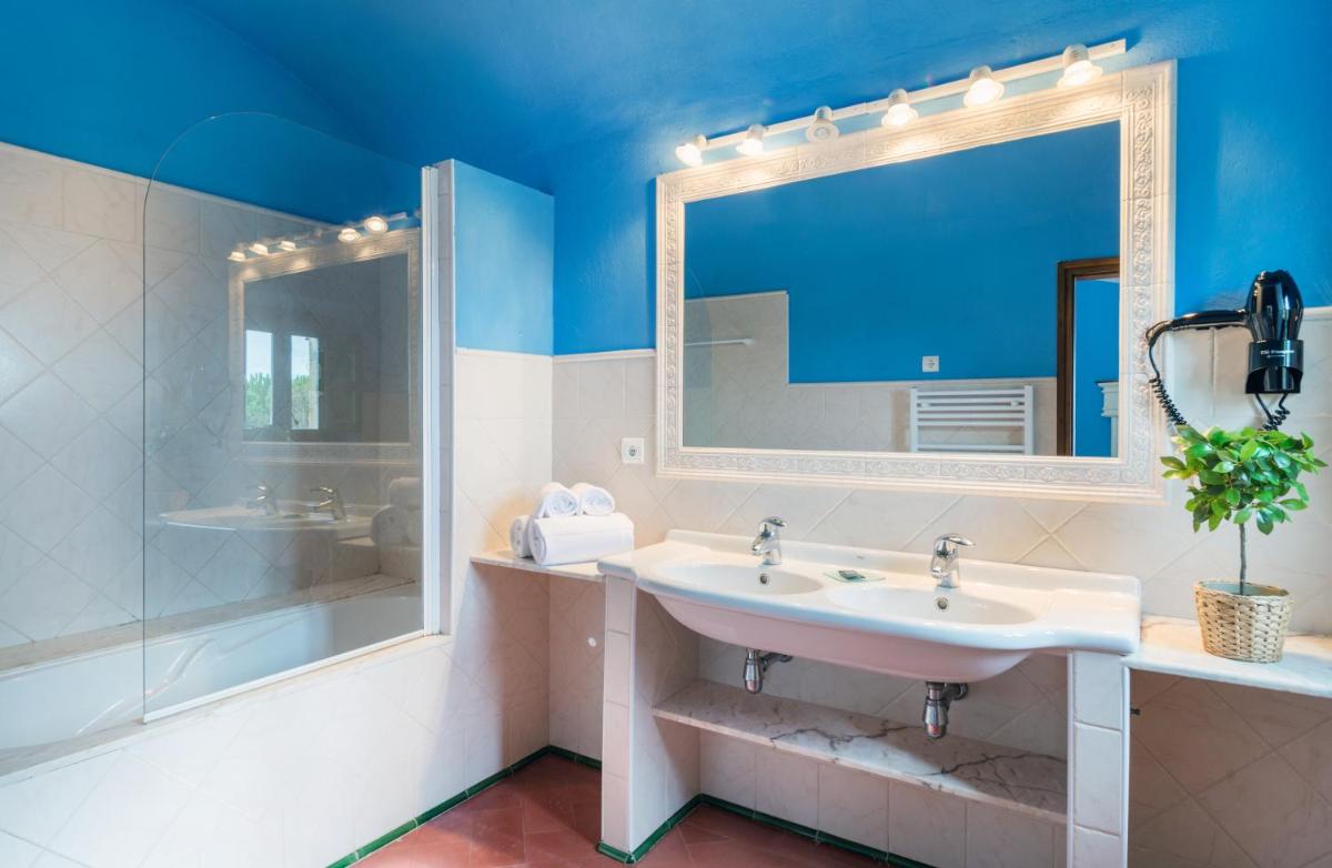 Un baño de Mas Ses Vinyes - Adults Only
