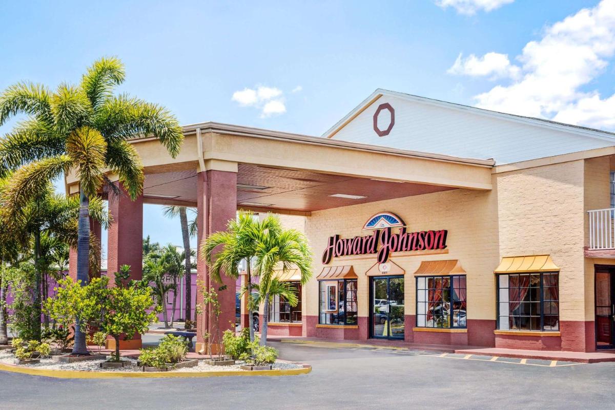 Howard Johnson by Wyndham Ft. Myers FL - Housity