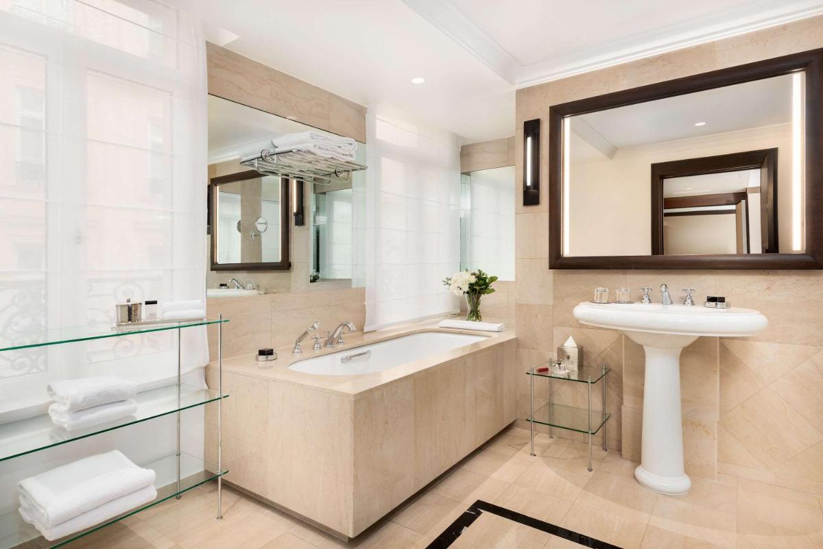 Salle de bains dans l'établissement Hyatt Paris Madeleine