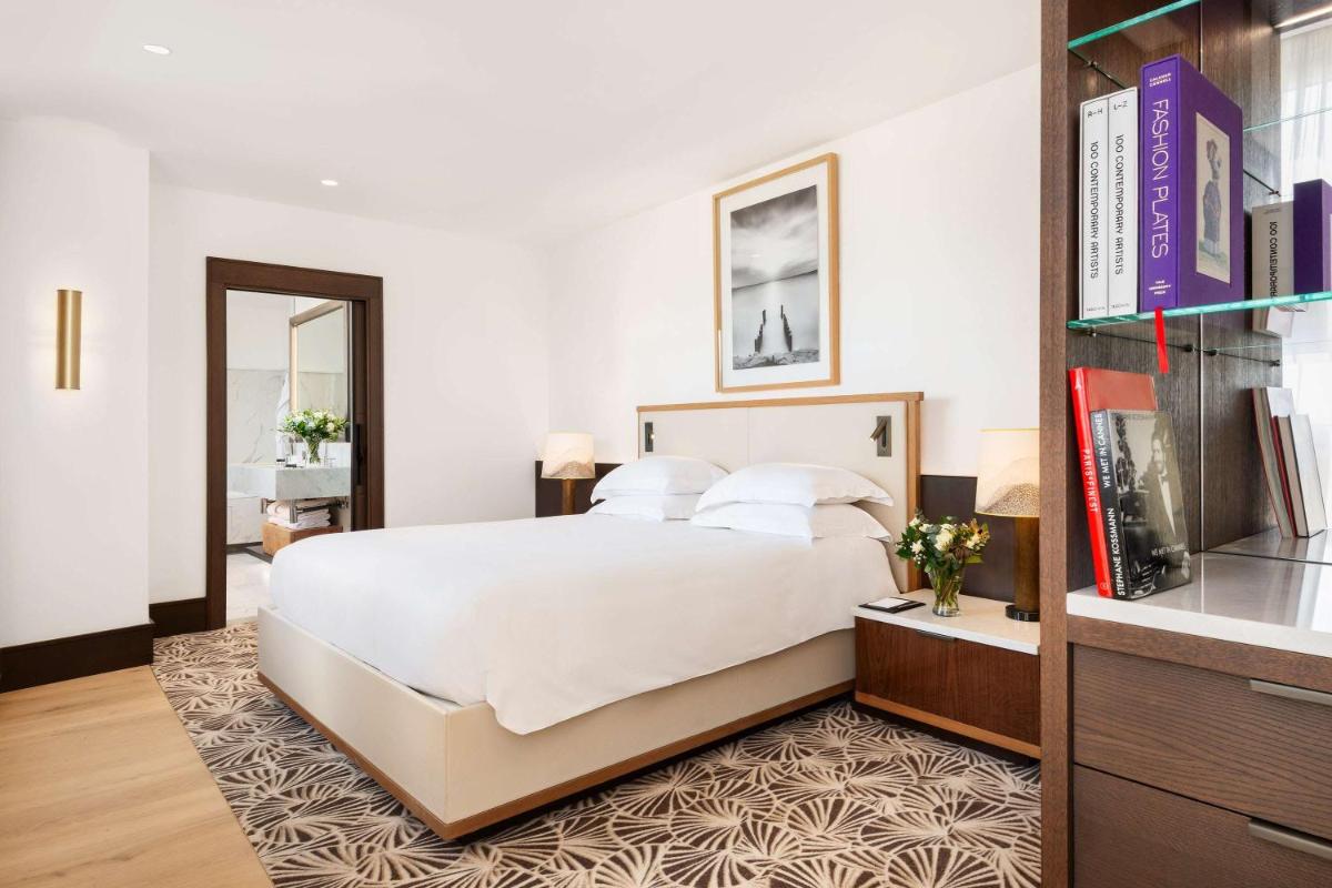 Un ou plusieurs lits dans un hébergement de l'établissement Hyatt Paris Madeleine