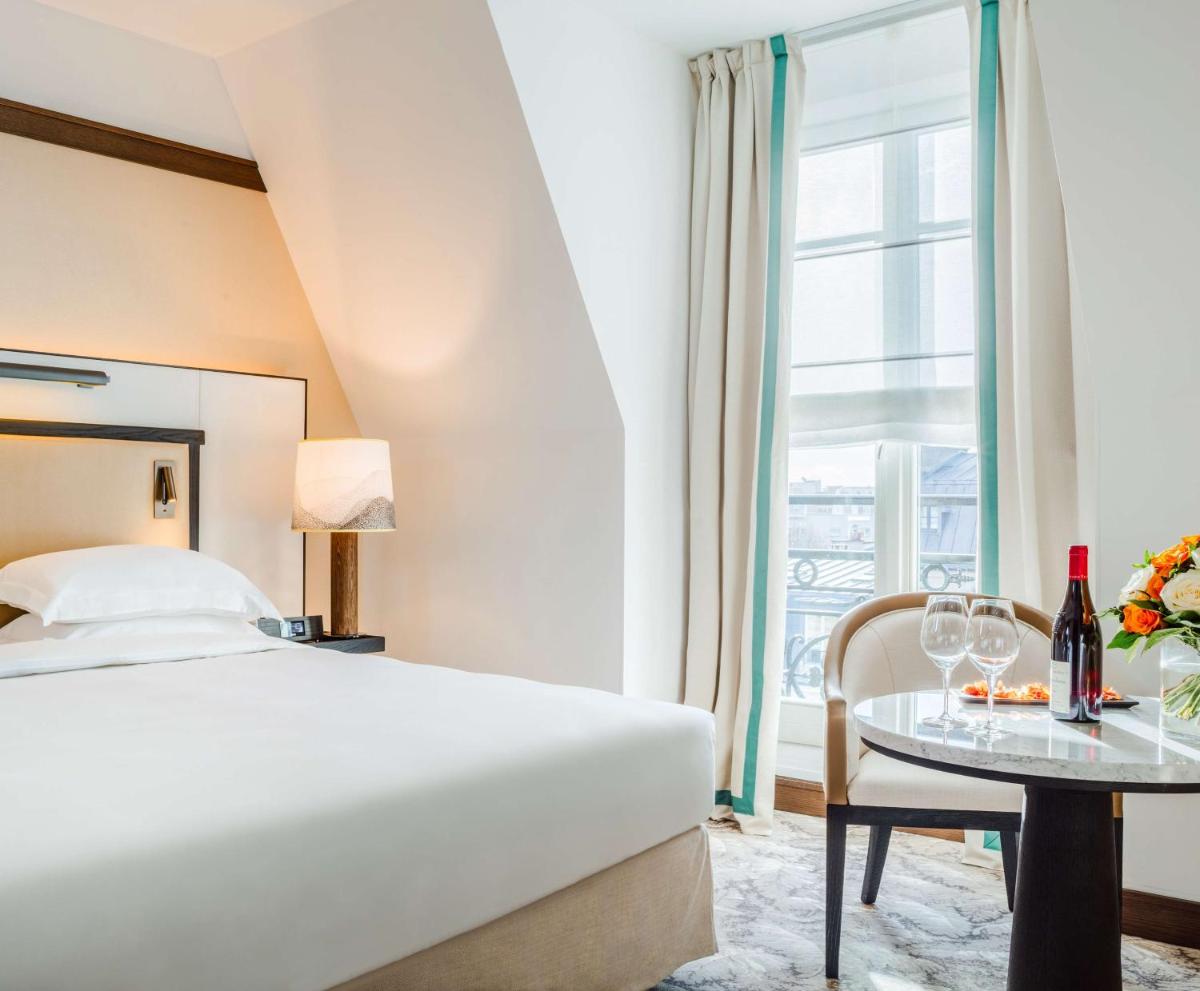 Un ou plusieurs lits dans un hébergement de l'établissement Hyatt Paris Madeleine