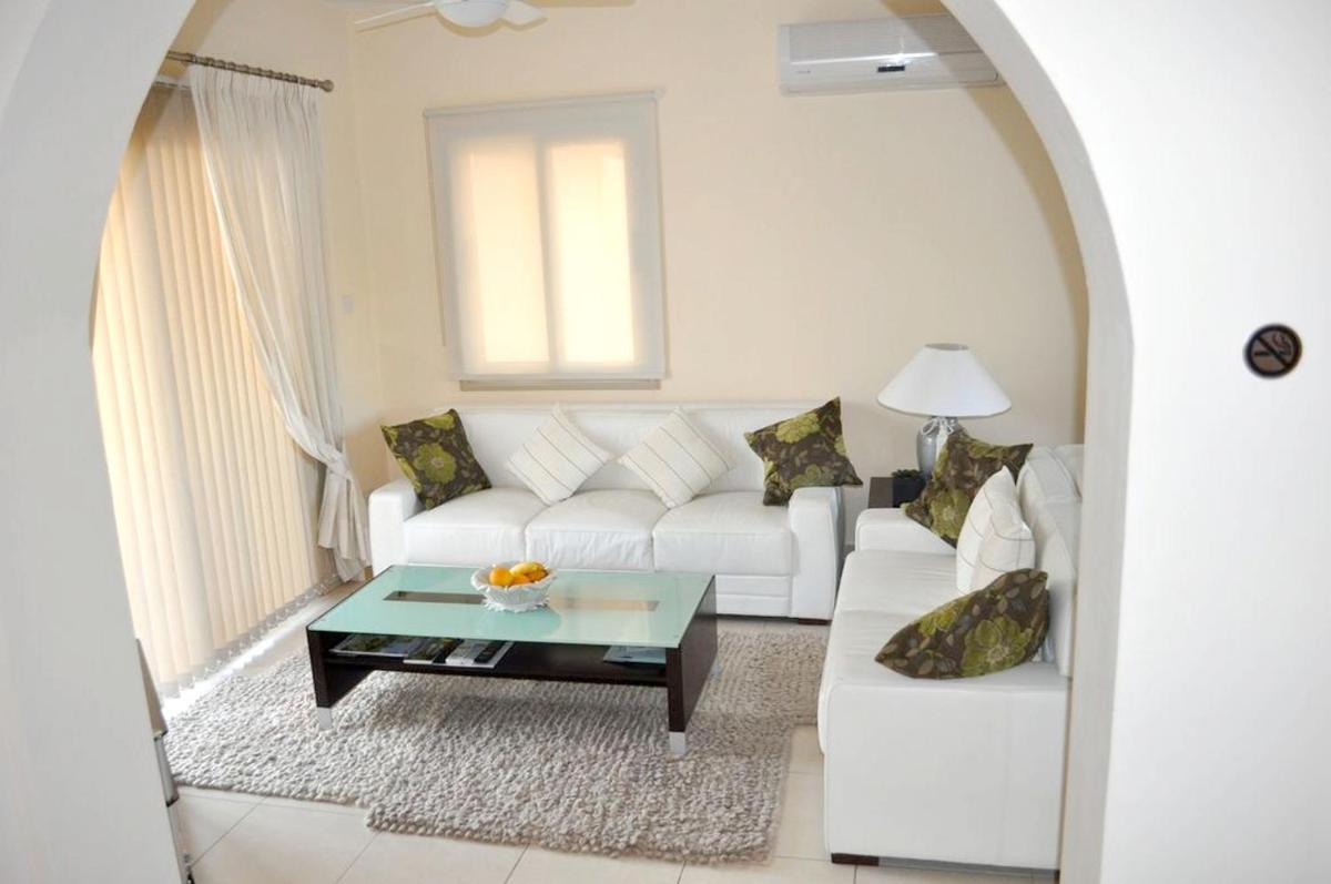 Charming Villa with Panoramic Sea View in Kissonerga - Housity
