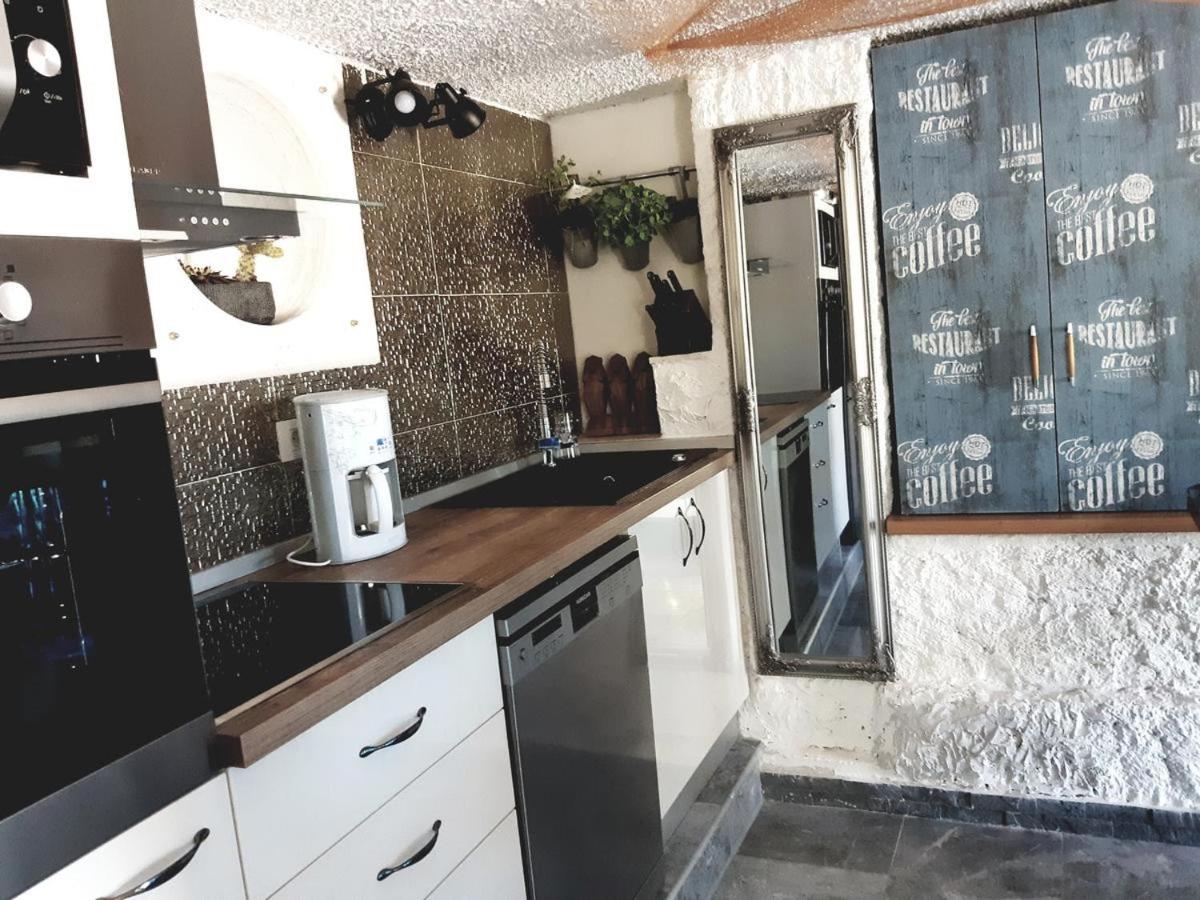 Luxury Villa in Rogoznica with Pool - Housity