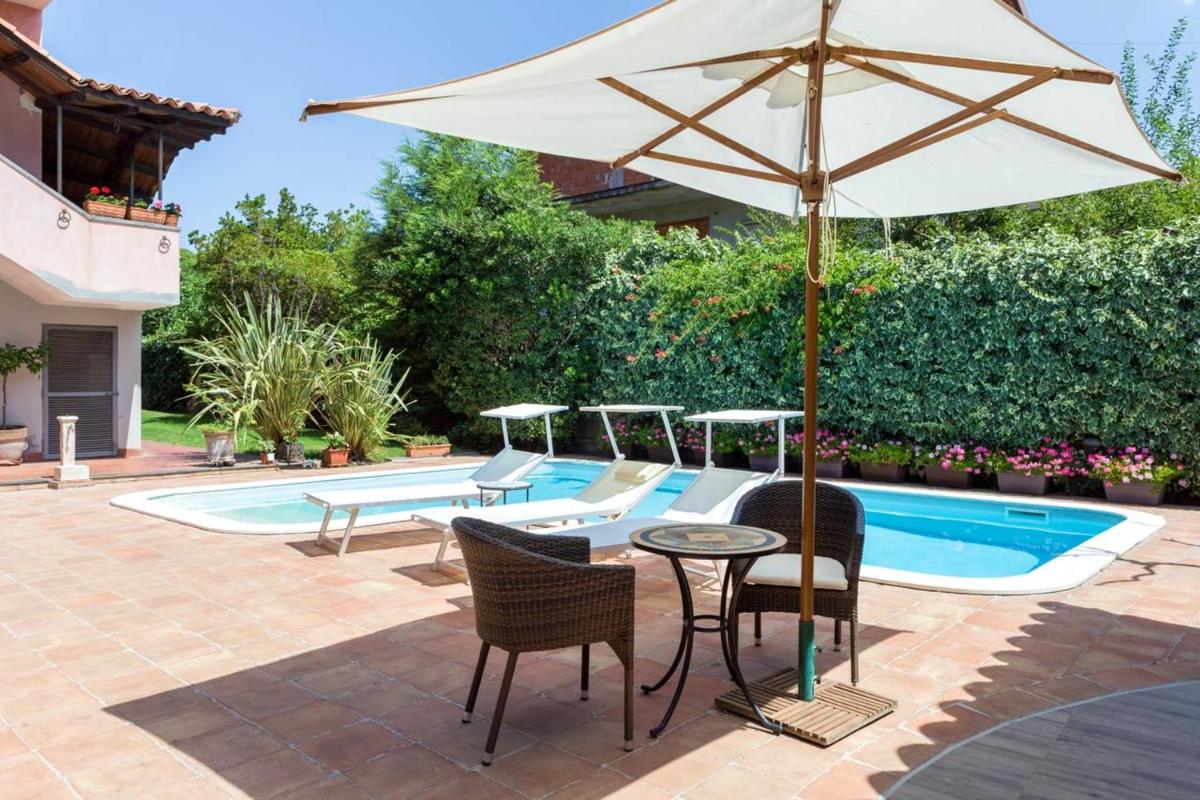 Suitetrails - 2 bedrooms appartement with private pool enclosed garden and wifi at Ragalna