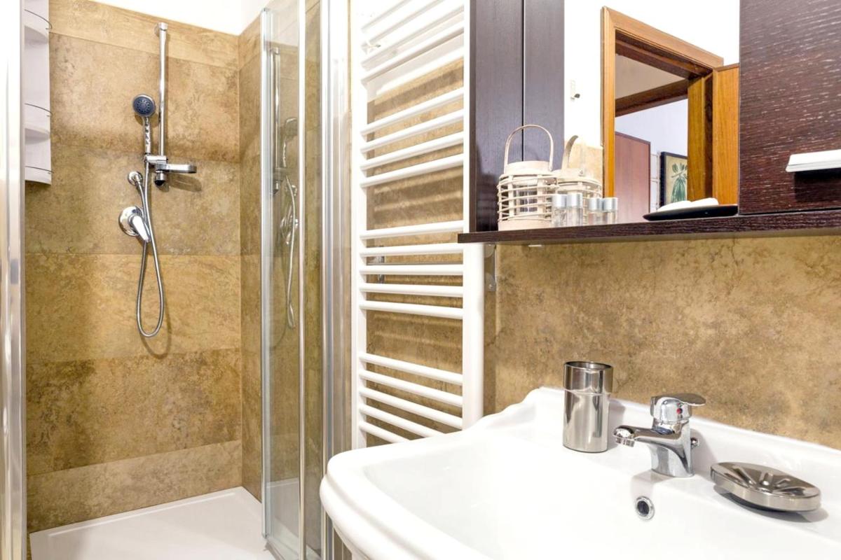 Suitetrails - 2 bedrooms appartement with private pool enclosed garden and wifi at Ragalna