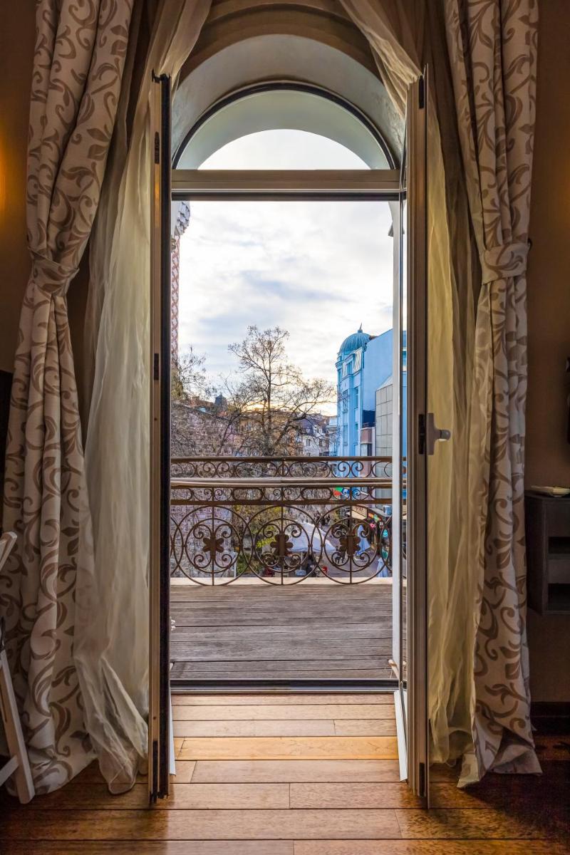 1BD Apartment with a Cute Balcony in Kapana - Housity