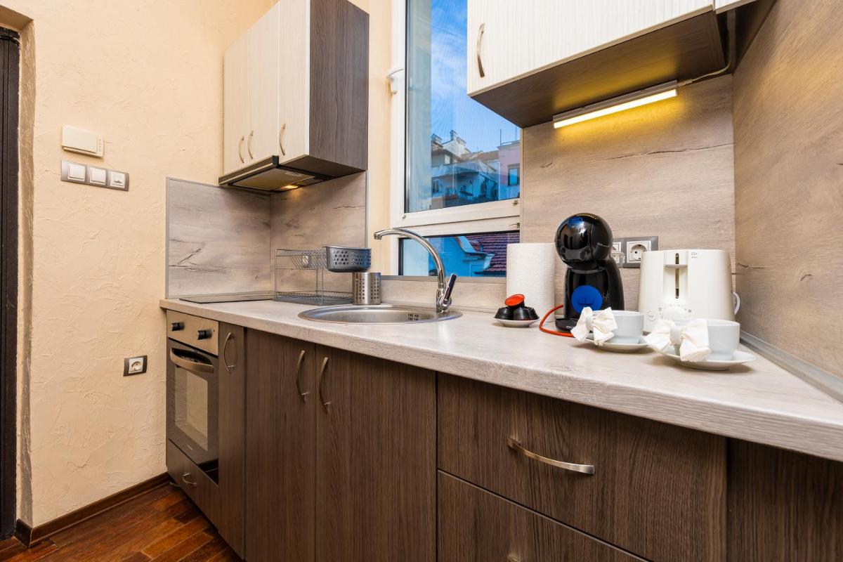 1BD Apartment with a Cute Balcony in Kapana - Housity