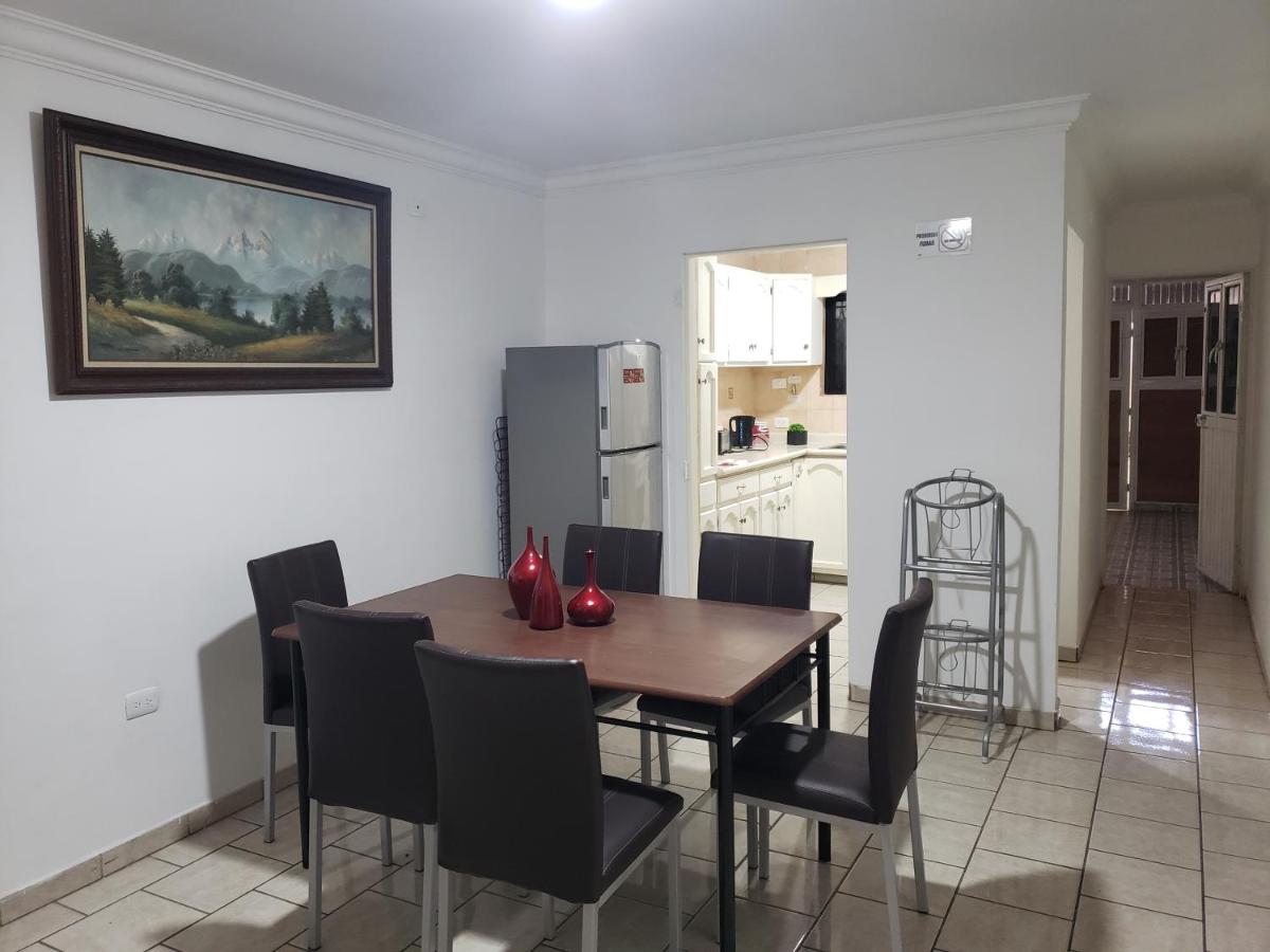 Casa Zona Iteso, Expo Guadalajara, Plaza del Sol, Bugambilias. - Housity