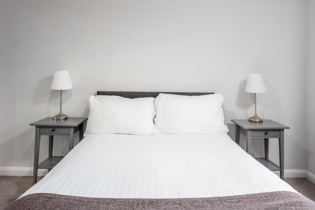Prestwick Central - Donnini Apartments - Housity