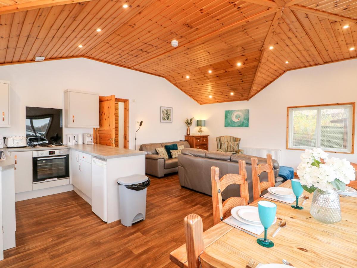 Teal Lodge - Housity