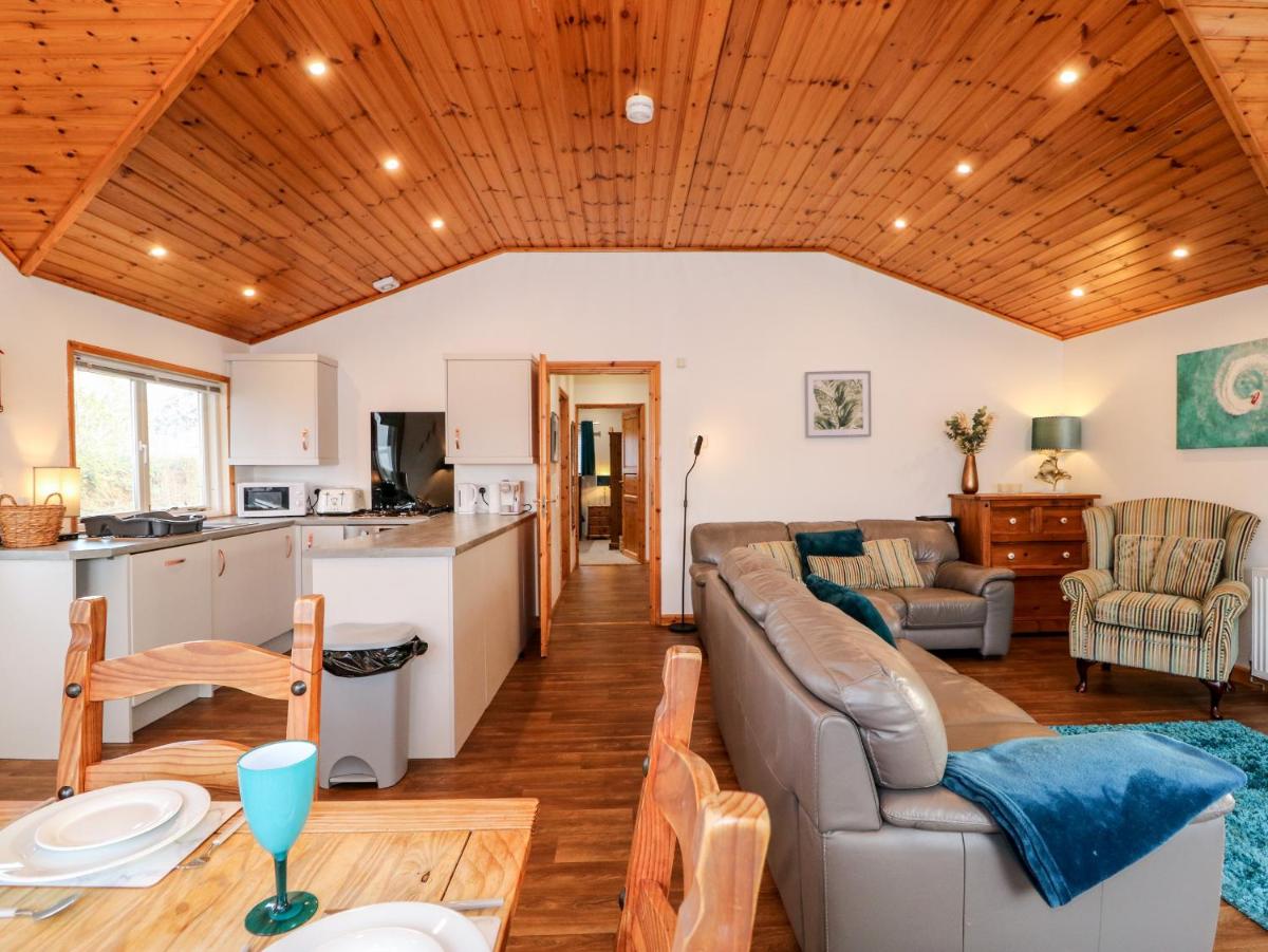Teal Lodge - Housity