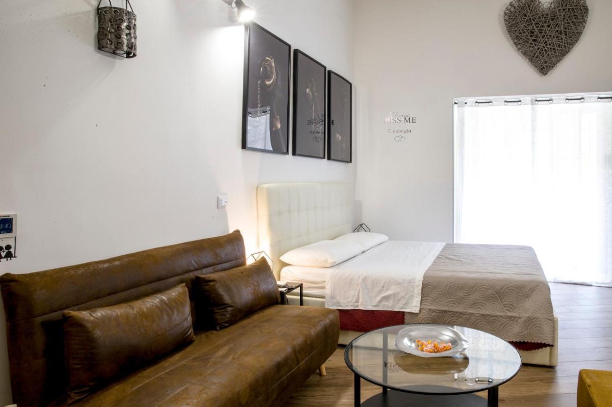 Napoli Centro Studios - Housity