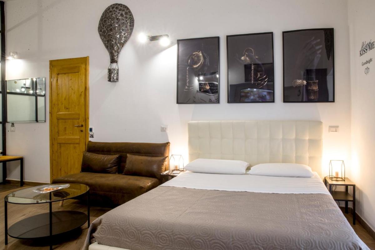 Napoli Centro Studios - Housity