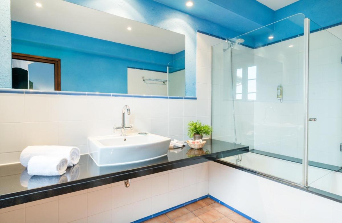 Un baño de Mas Ses Vinyes - Adults Only