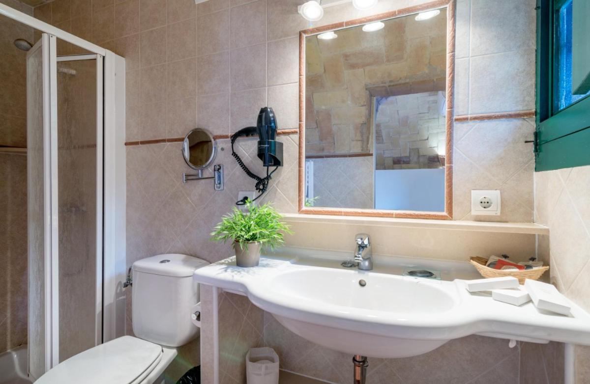 Un baño de Mas Ses Vinyes - Adults Only