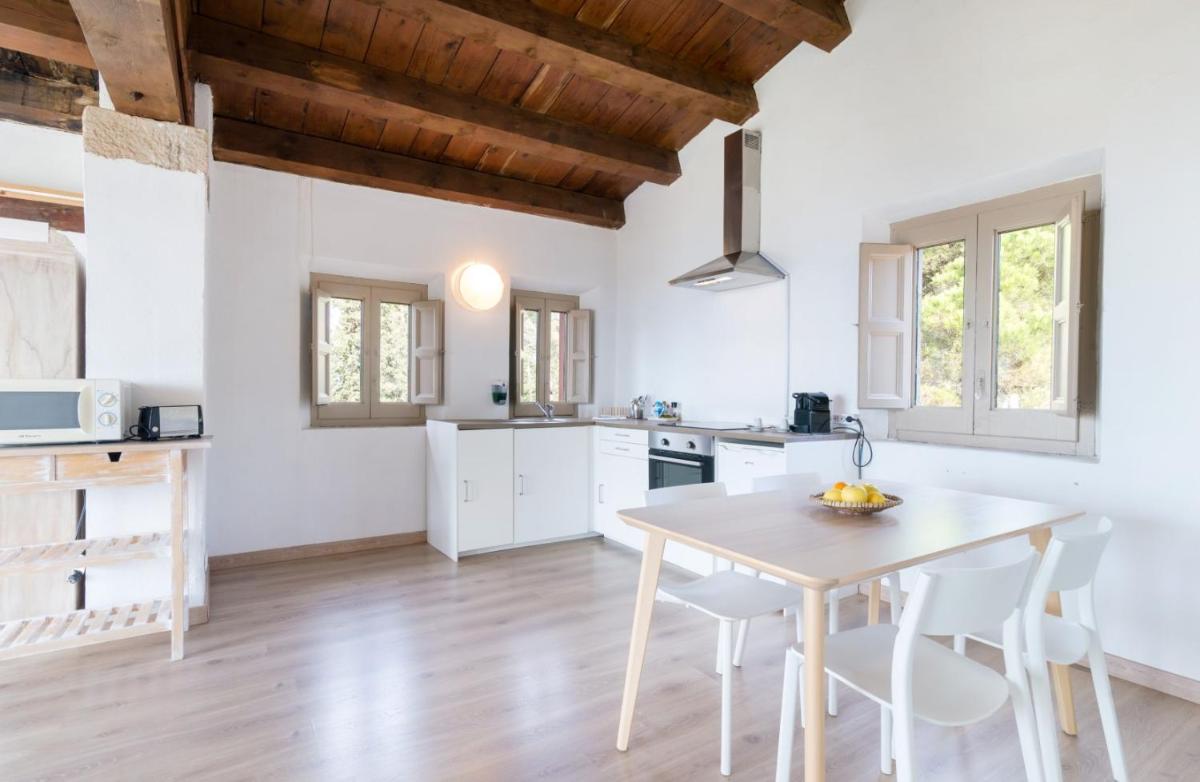 Una cocina o zona de cocina en Mas Ses Vinyes - Adults Only