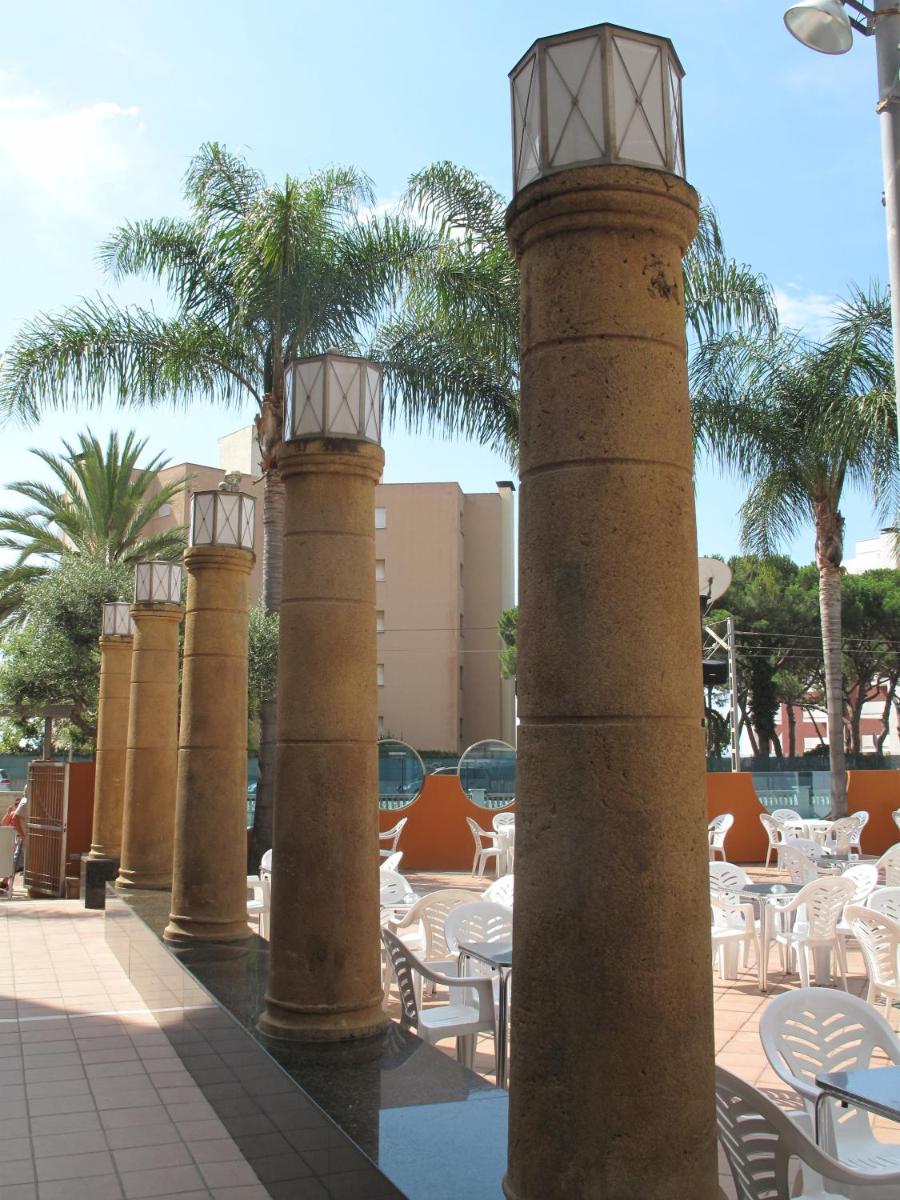 Un restaurante o sitio para comer en Hotel Reymar