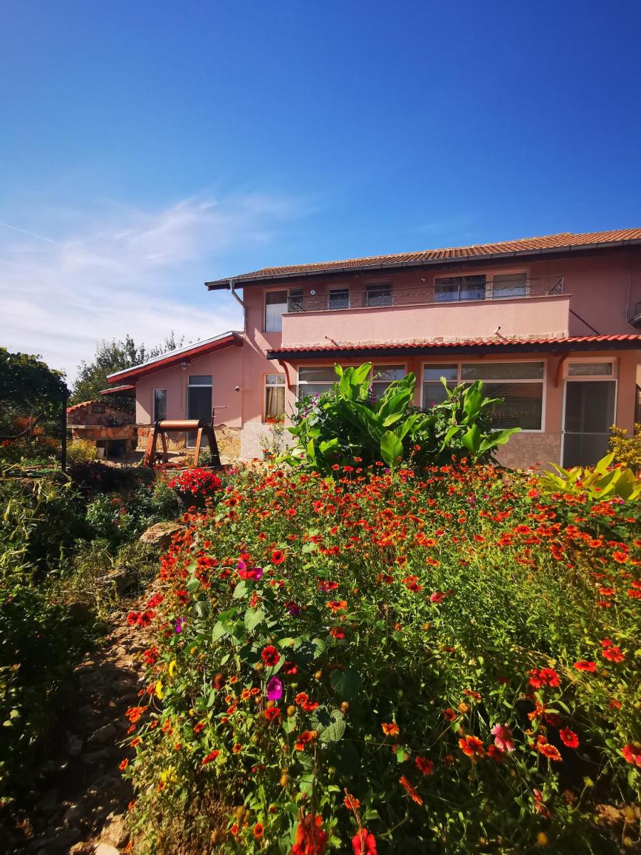 Guest House Ezerets - Housity