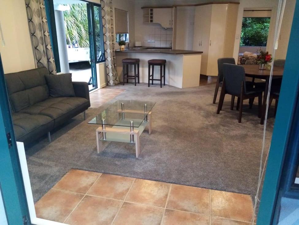 Gulf Harbour Guest House Apartment - Housity
