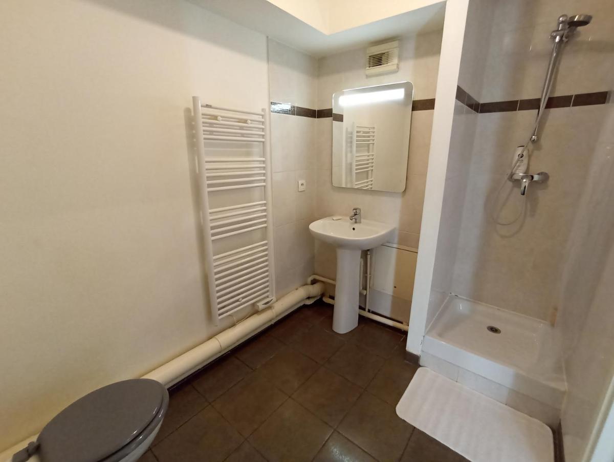 Joli studio récent, plein centre de Chaville - Housity