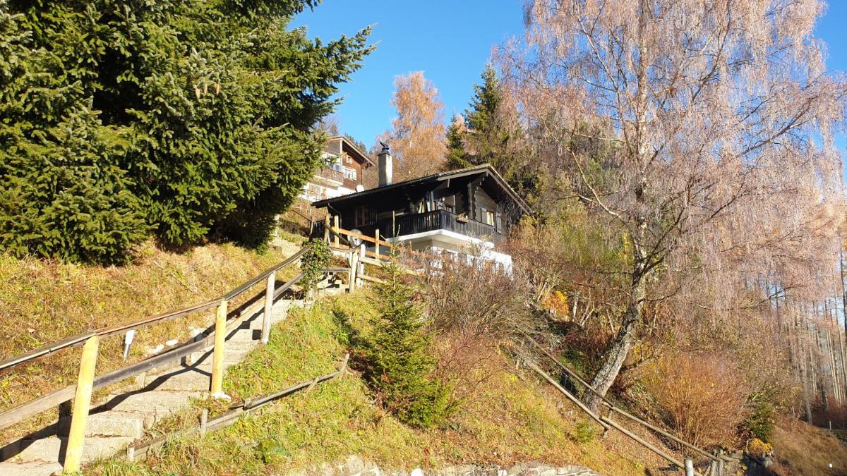 Charming chalet with panoramic view and private parking in Gruyère - Housity