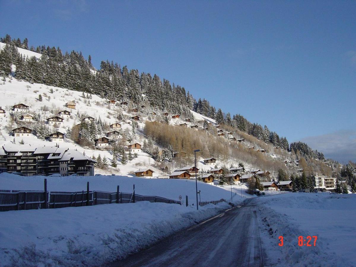 Charming chalet with panoramic view and private parking in Gruyère - Housity