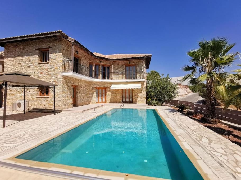 Suitetrails - Unique Stonehouse Traditional Villa in Ayia Anna