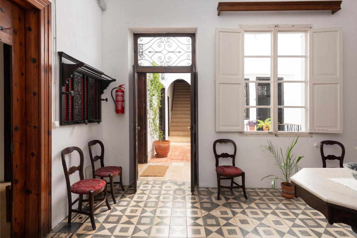 Hostal Pons - Housity