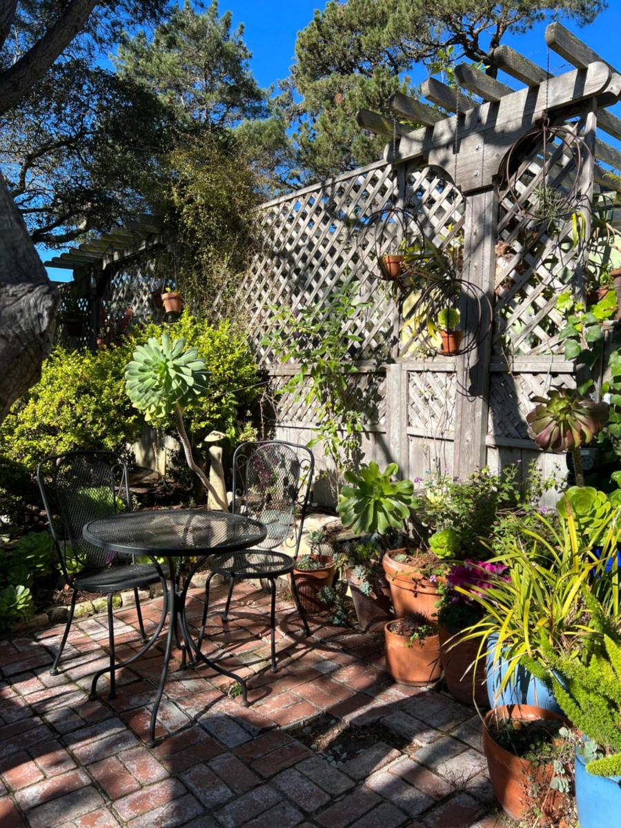 Carmel Garden Inn - Housity