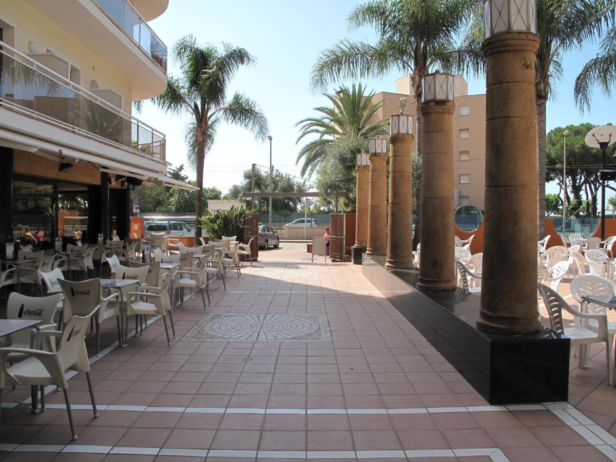 Un restaurante o sitio para comer en Hotel Reymar
