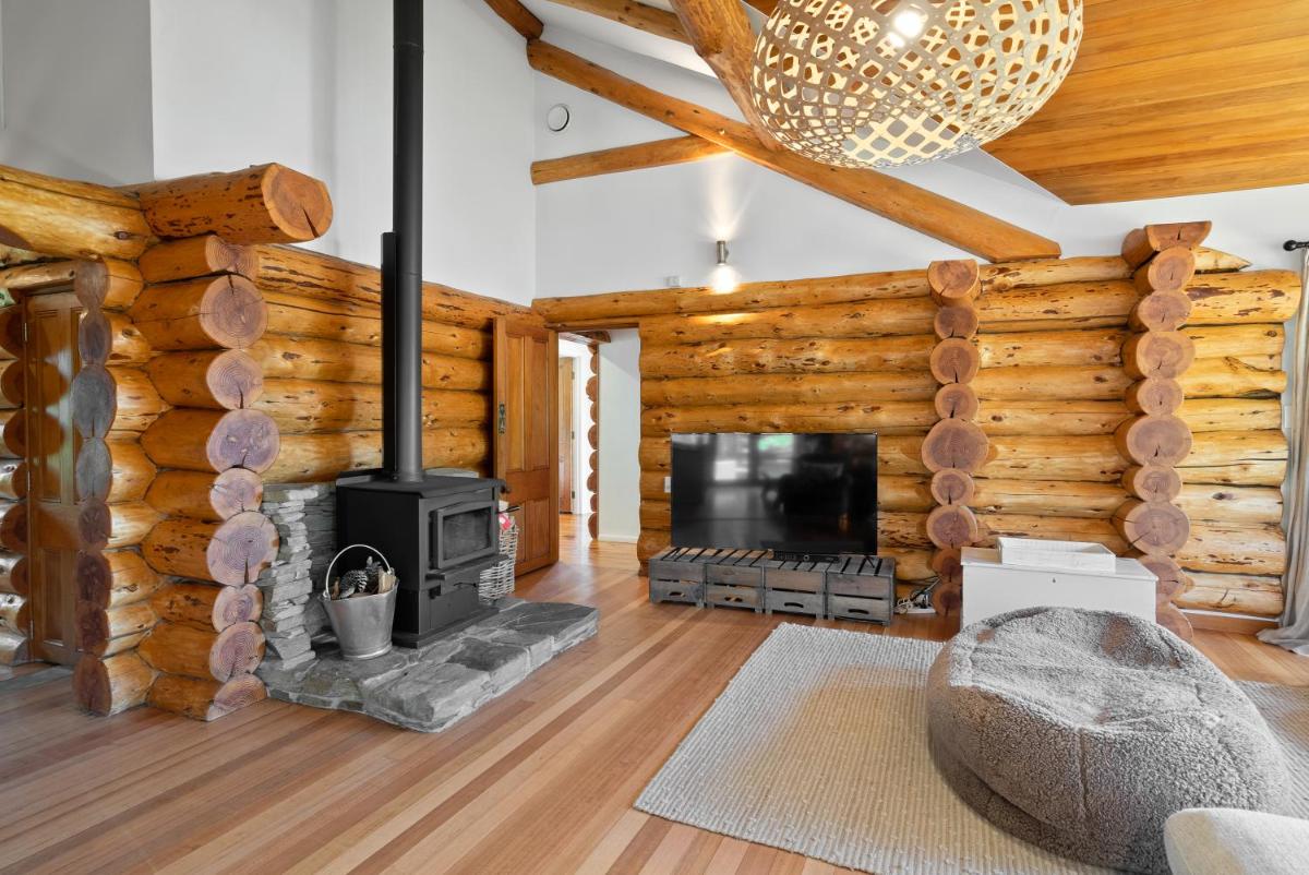 The Log House - Housity