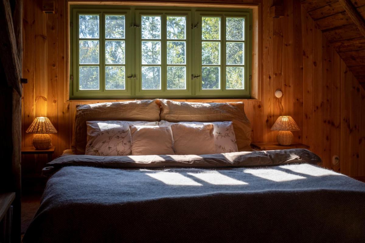Suitetrails - ENJOY Cozy HOME Hills & Forest & Views & Gardens & Sauna Whirlpool Bath