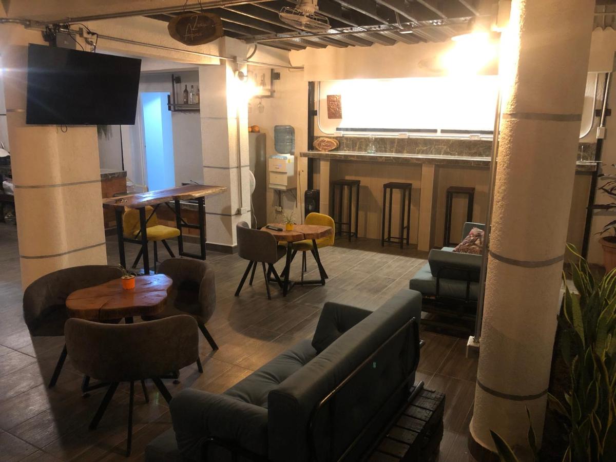 Hostal Bon Hábitat - Housity