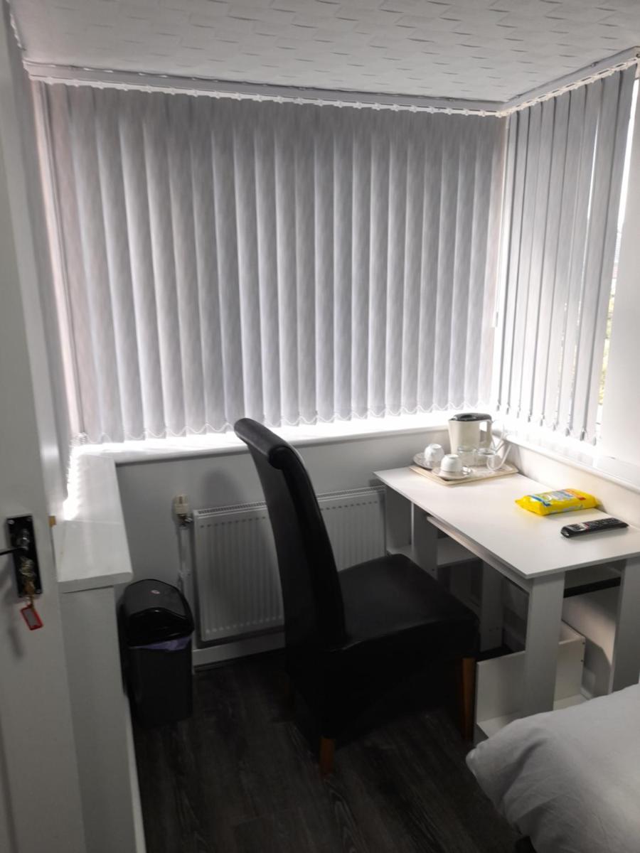 Glorious BnB Longbridge - Housity
