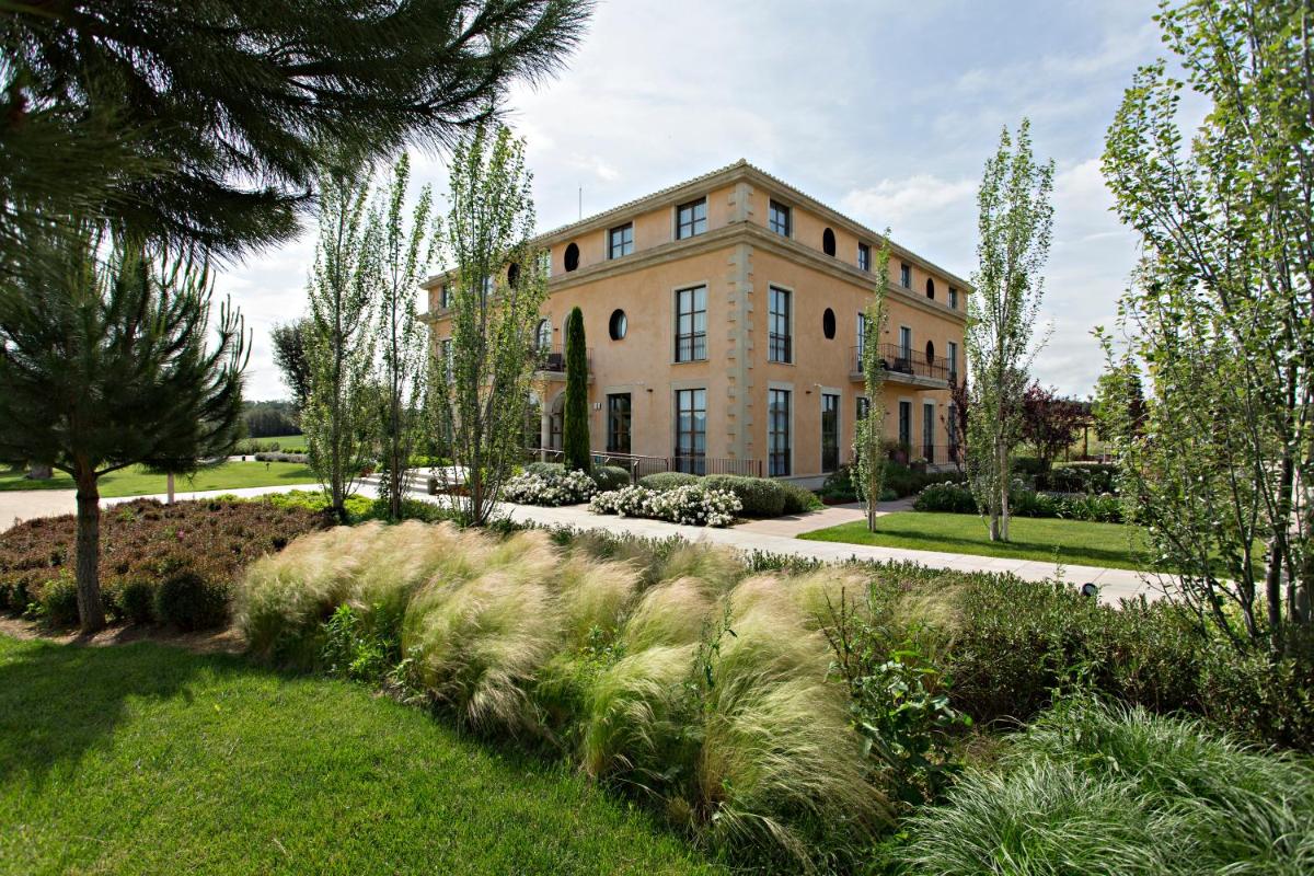 Jardín al aire libre en Casa Anamaria Hotel