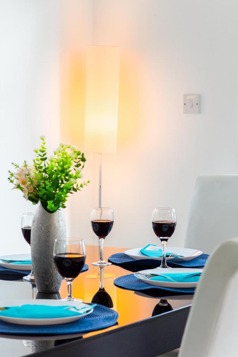 Villa Palm Breeze by Ezoria Villas - Housity
