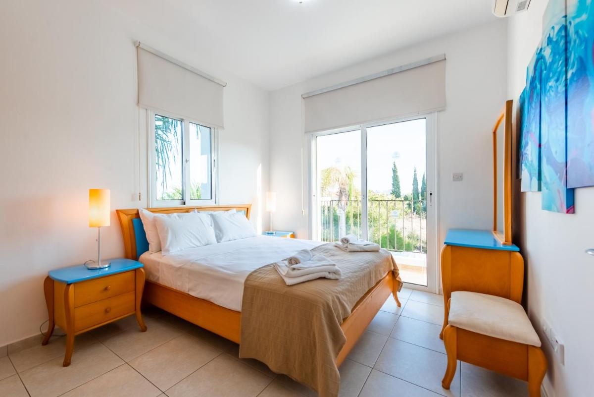 Villa Palm Breeze by Ezoria Villas - Housity