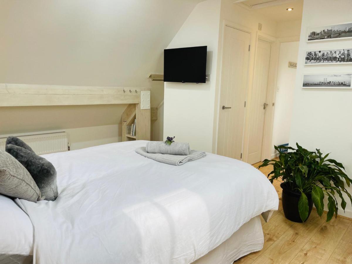 Silverwood Coach House, with pre booked use of Indoor Swimming Pool - Housity