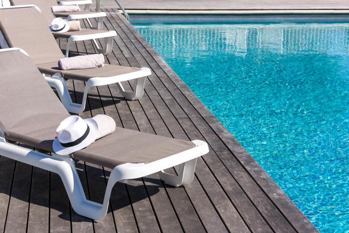 Piscine de l'établissement Hotel Restaurant Spa du Tumulus Carnac ou située à proximité