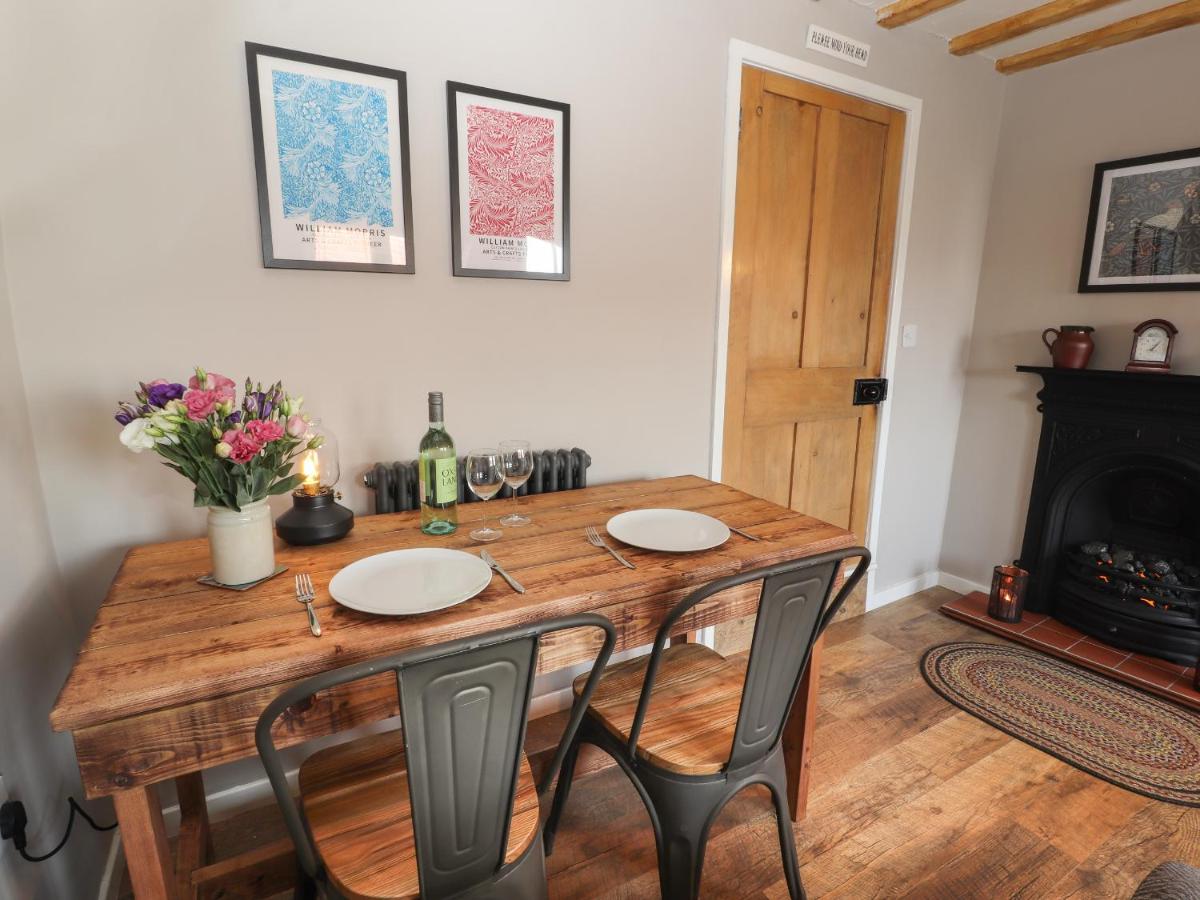 Sandstone Cottage - Housity