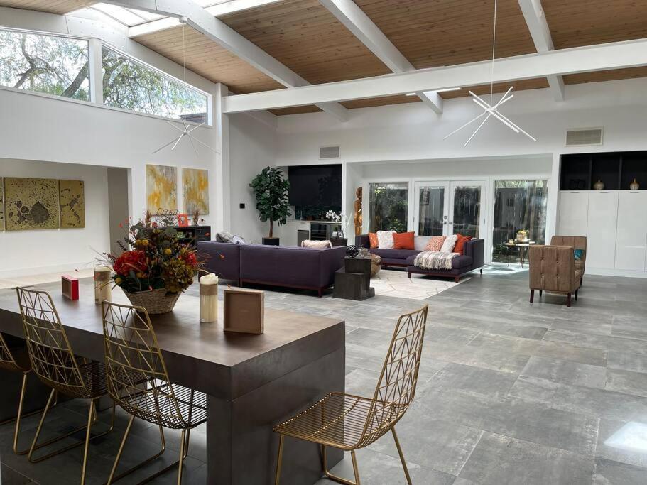 Suitetrails - Modern home steps away from cultural district