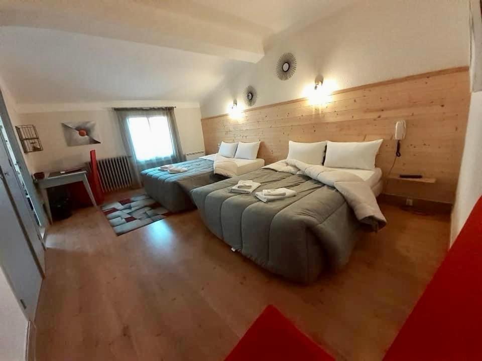 Hotel Bayle - Housity