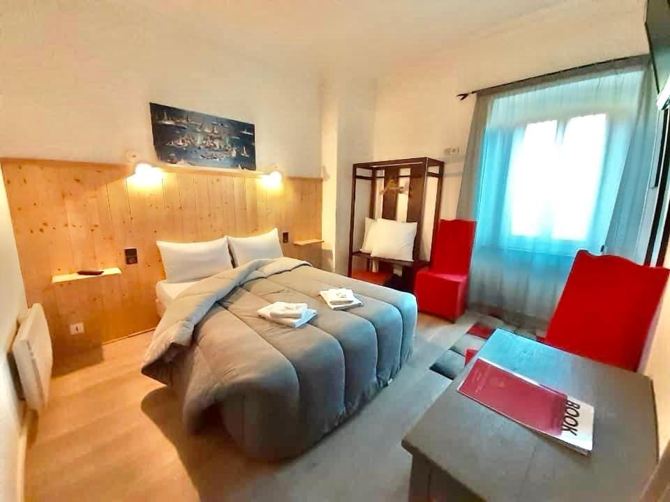 Hotel Bayle - Housity